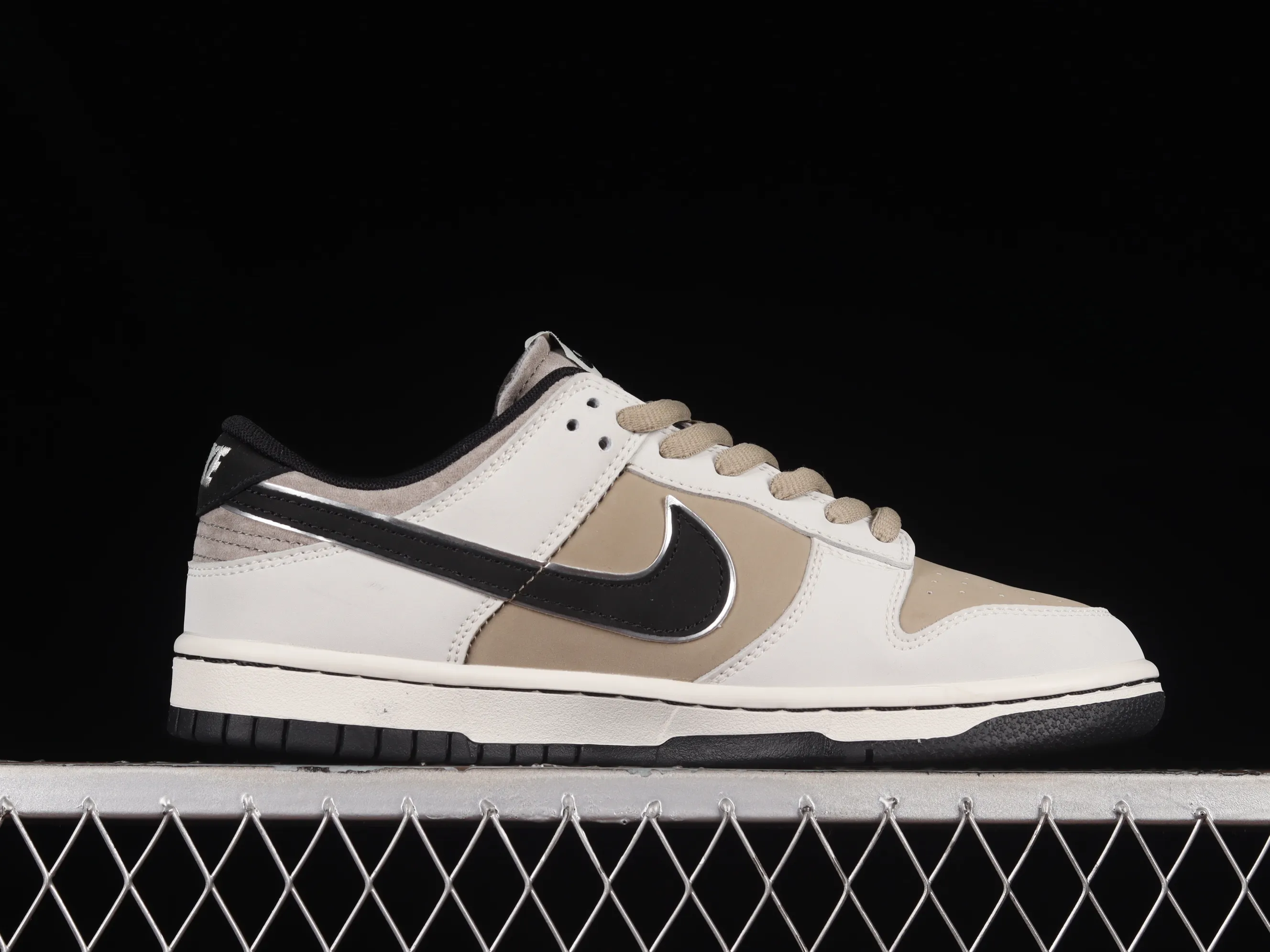 All Categories Nk SB Dunk Series Nk SB Dunk Low Low-top sneakers Otomo Katsuhiro x Nk SB Dunk Low "Steamboy OST" Otomo Katsuhiro co-branded SB low-top sports and leisure sneakers LF0039-037